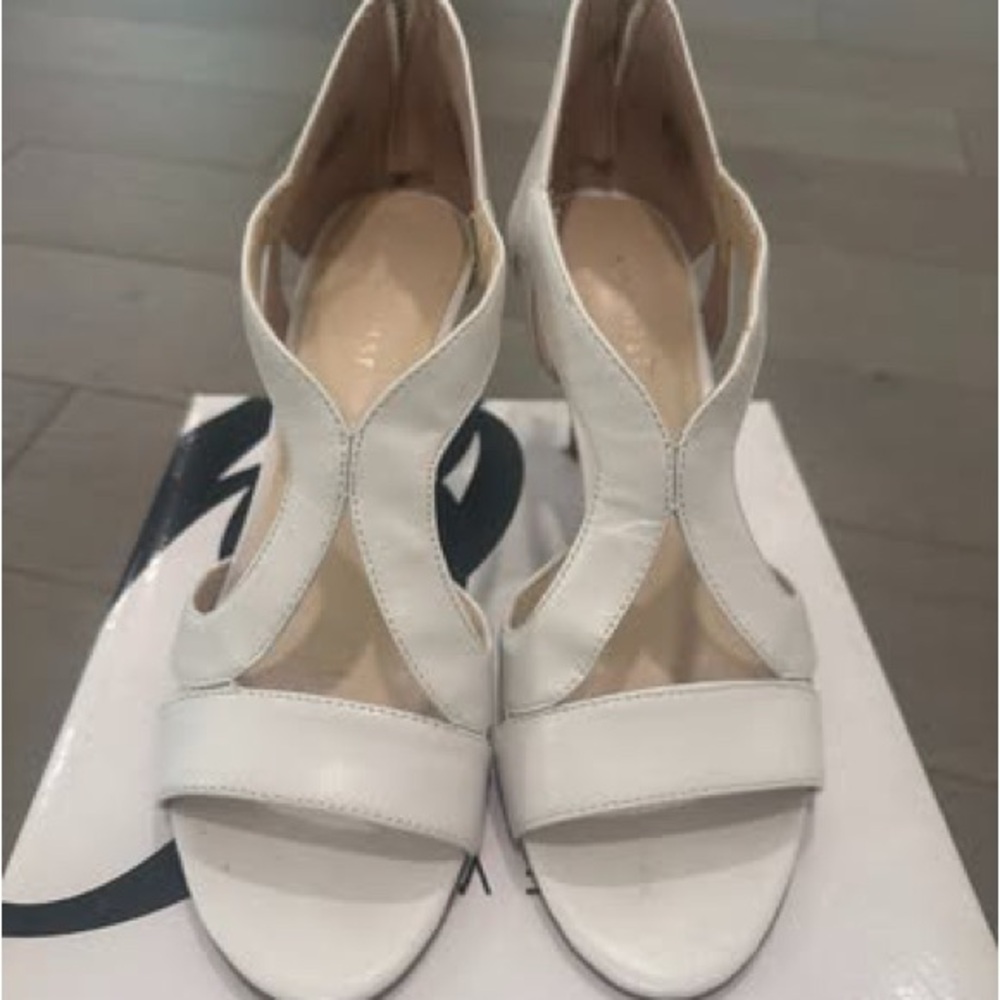 Nine West White Leather Heels with Gold Accents